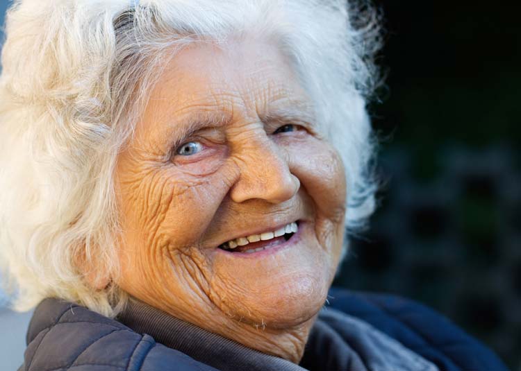 Ältere Frau © HumerMedia - Fotolia.com Ältere Frau