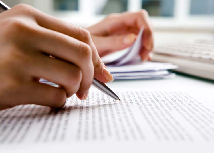 Arbeit am Schreibtisch © pressmaster - Fotolia.com Arbeit am Schreibtisch