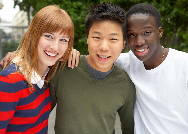 Jugendliche mit unterschiedlicher Herkunft © Franz Pfluegl - Fotolia.com Jugendliche mit unterschiedlicher Herkunft