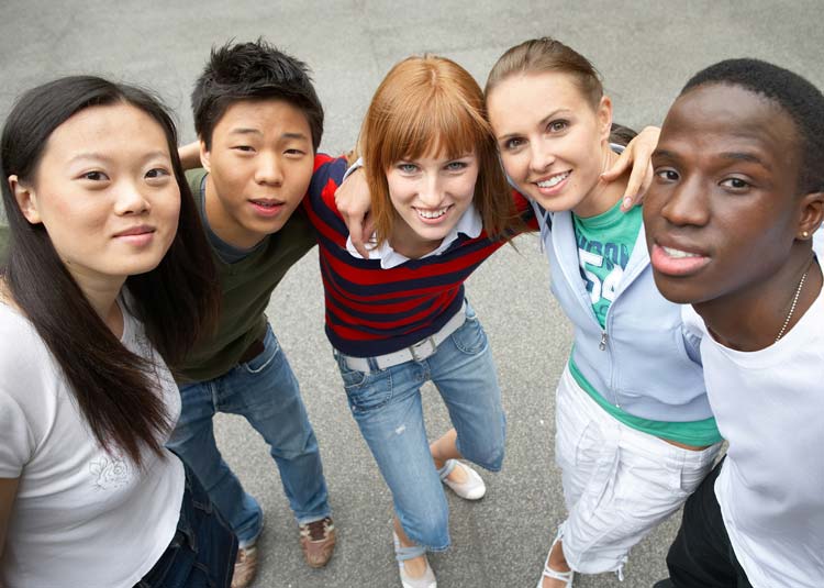 Jugendliche mit unterschiedlicher Herkunft © Franz Pfluegl - Fotolia.com Jugendliche mit unterschiedlicher Herkunft