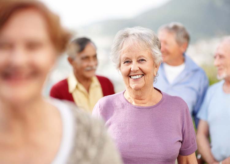 Gruppe älterer Personen © Yuri Arcurs - Fotolia.com Gruppe älterer Personen