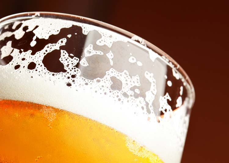 Volles Bierglas © Roman Sigaev - Fotolia.com Volles Bierglas